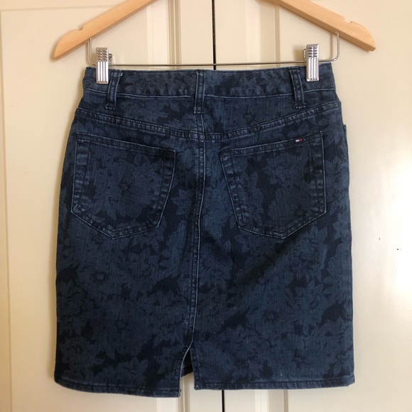 Tommy Hilfiger blue floral pattern Jean skirt 4 - Picture 3 of 5